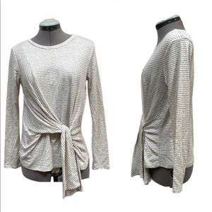 🍀Francesca’s Alya long sleeve tie in front top